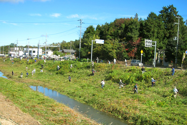 善光寺川河川環境美化作戦のようす