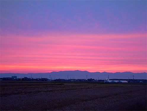 夕景(林地先から望む比良山系)  撮影者：カラスさん 2023年6月9日撮影