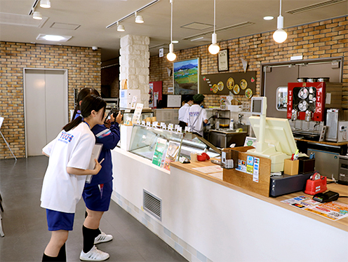 竜王中学校チャレンジウイーク(道の駅アグリパーク竜王)  撮影者：広報担当 2025年7月2日撮影
